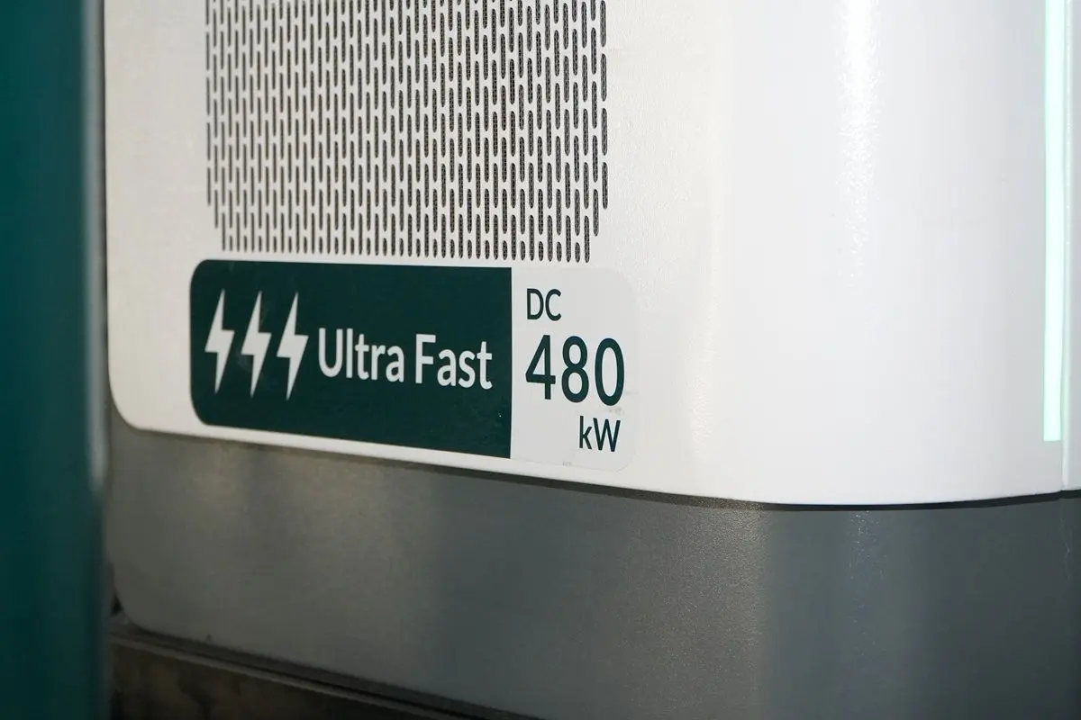 Penggunaan Fast Charging Berlebih Turunkan Kesehatan Baterai Mobil Listrik