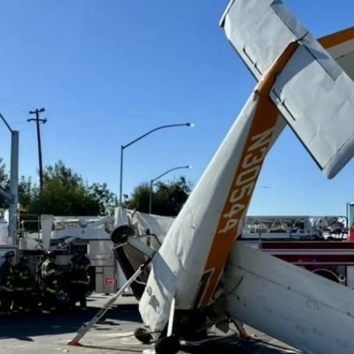 Photo: SuaraGarut.ID San Jose Plane Crash on Capitol Expressway Injures Three