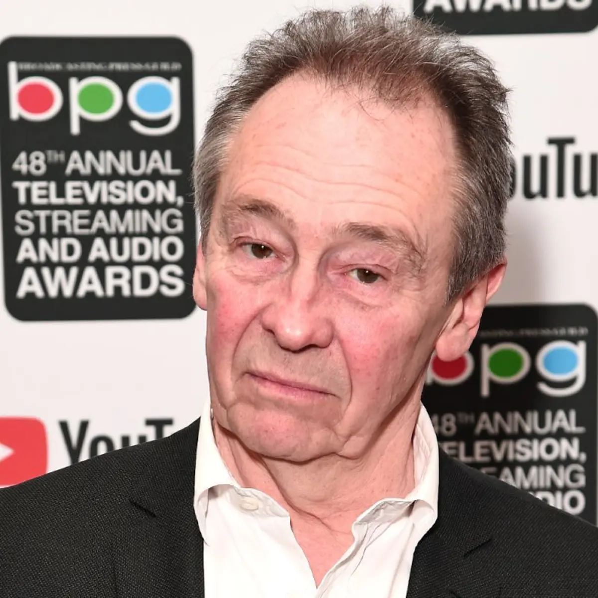 Photo : SuaraGarut.ID Paul Whitehouse agressé à un distributeur automatique à Londres